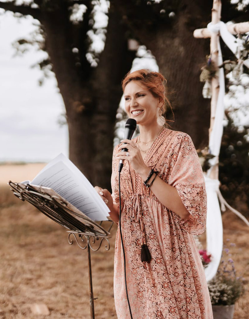 Nina Axinte – freie Traurednerin aus Bruckmühl für Hochzeiten in München, Rosenheim und am Chiemsee